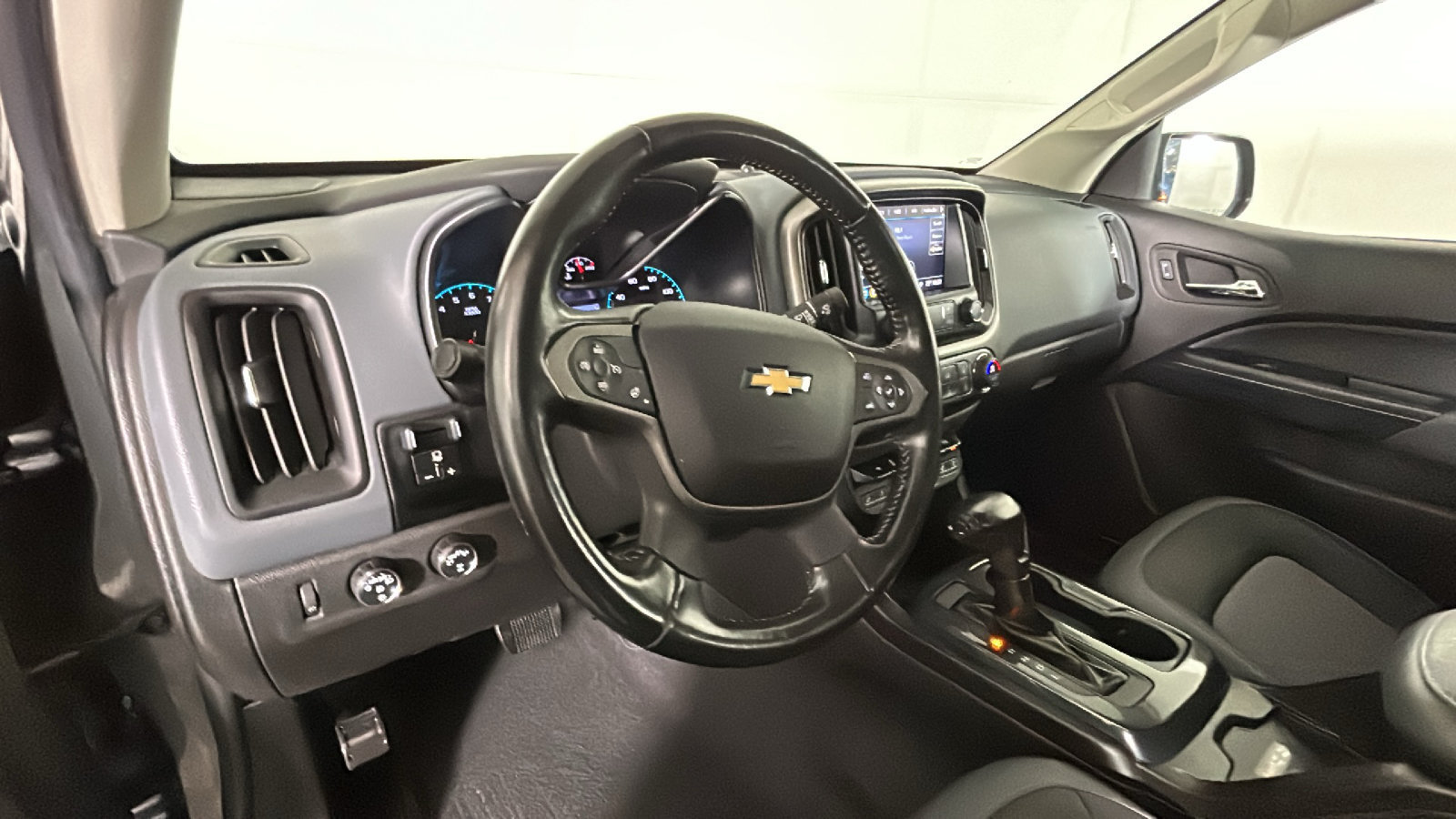 Used 2019 Chevrolet Colorado Z71 AWD/4WD image 17