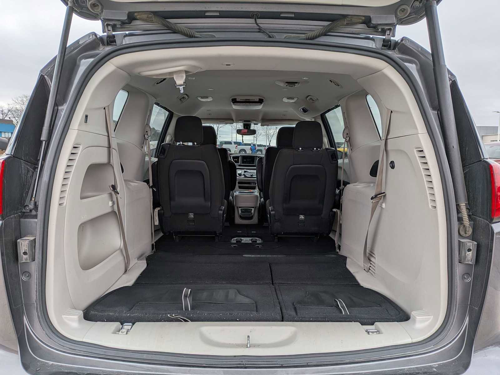 Used 2018 Chrysler Pacifica Touring Plus image 32