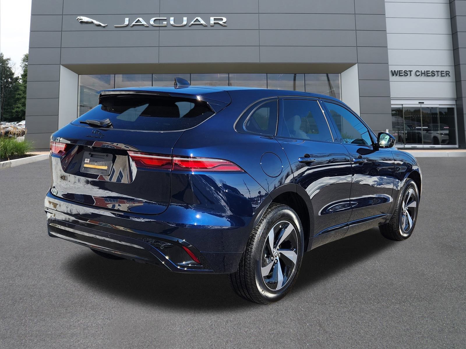 Certified 2025 Jaguar F-PACE R-Dynamic S image 4