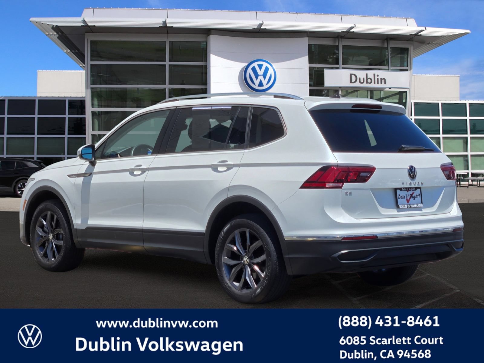 Certified 2023 Volkswagen Tiguan SE w/ Panoramic Sunroof Package FWD image 6