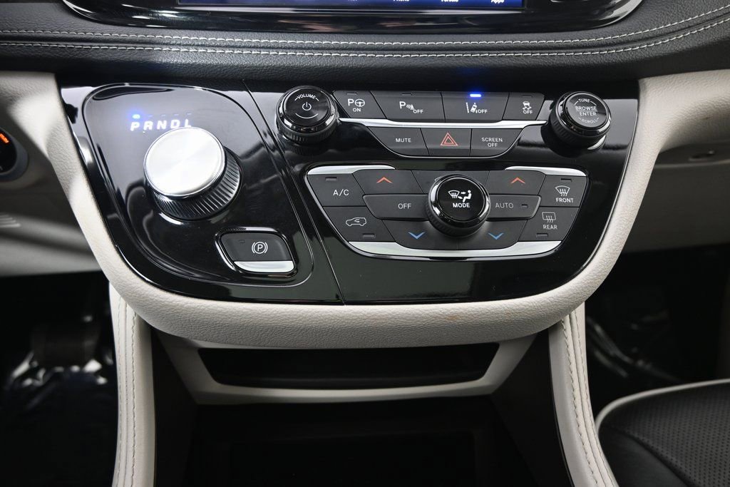 Used 2022 Chrysler Pacifica Limited image 31