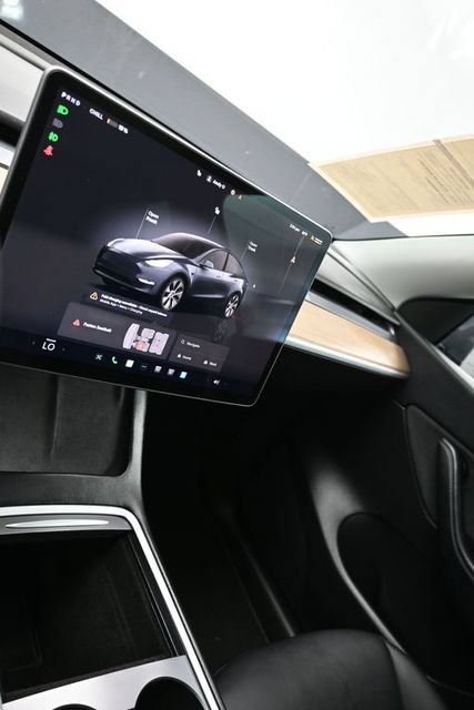 Used 2022 Tesla Model Y Long Range AWD/4WD image 18