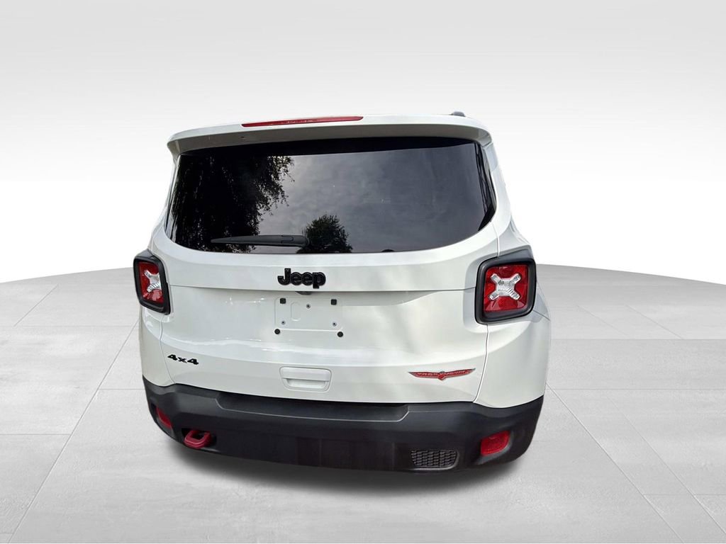 Used 2023 Jeep Renegade Trailhawk AWD/4WD image 3