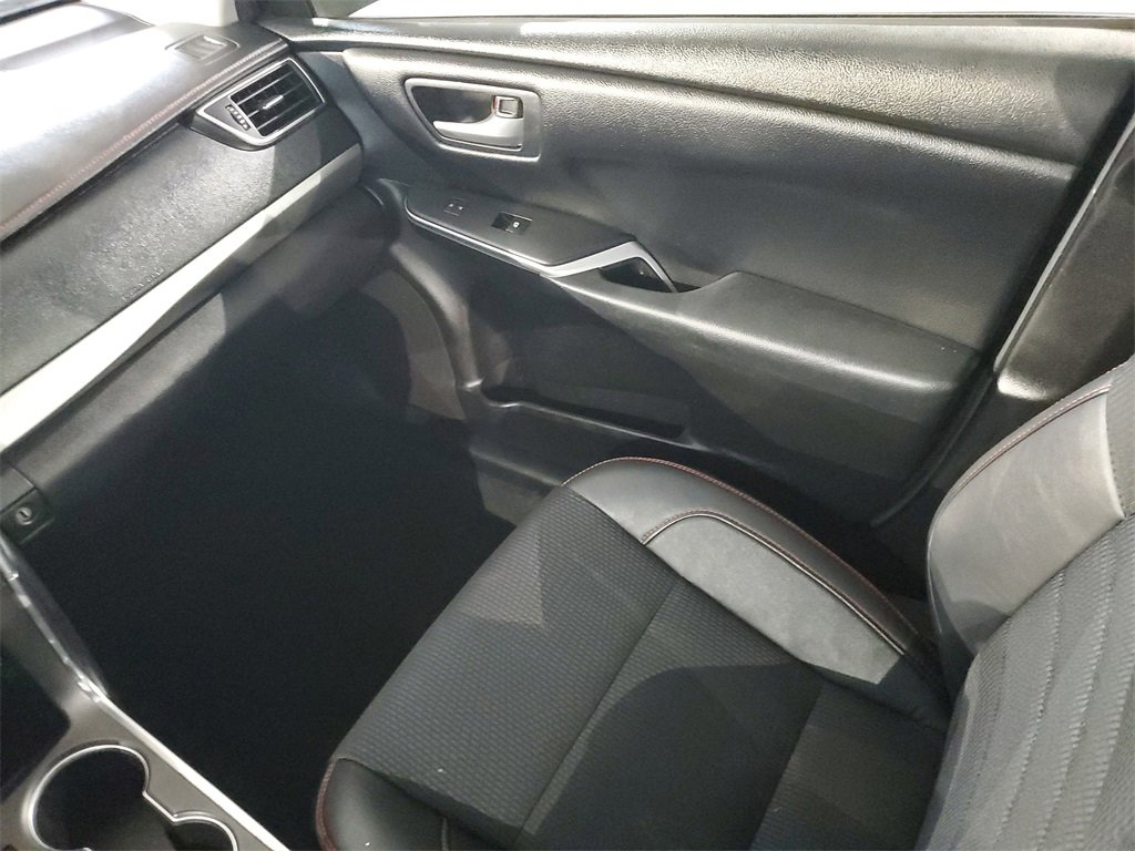 Used 2017 Toyota Camry XLE image 11