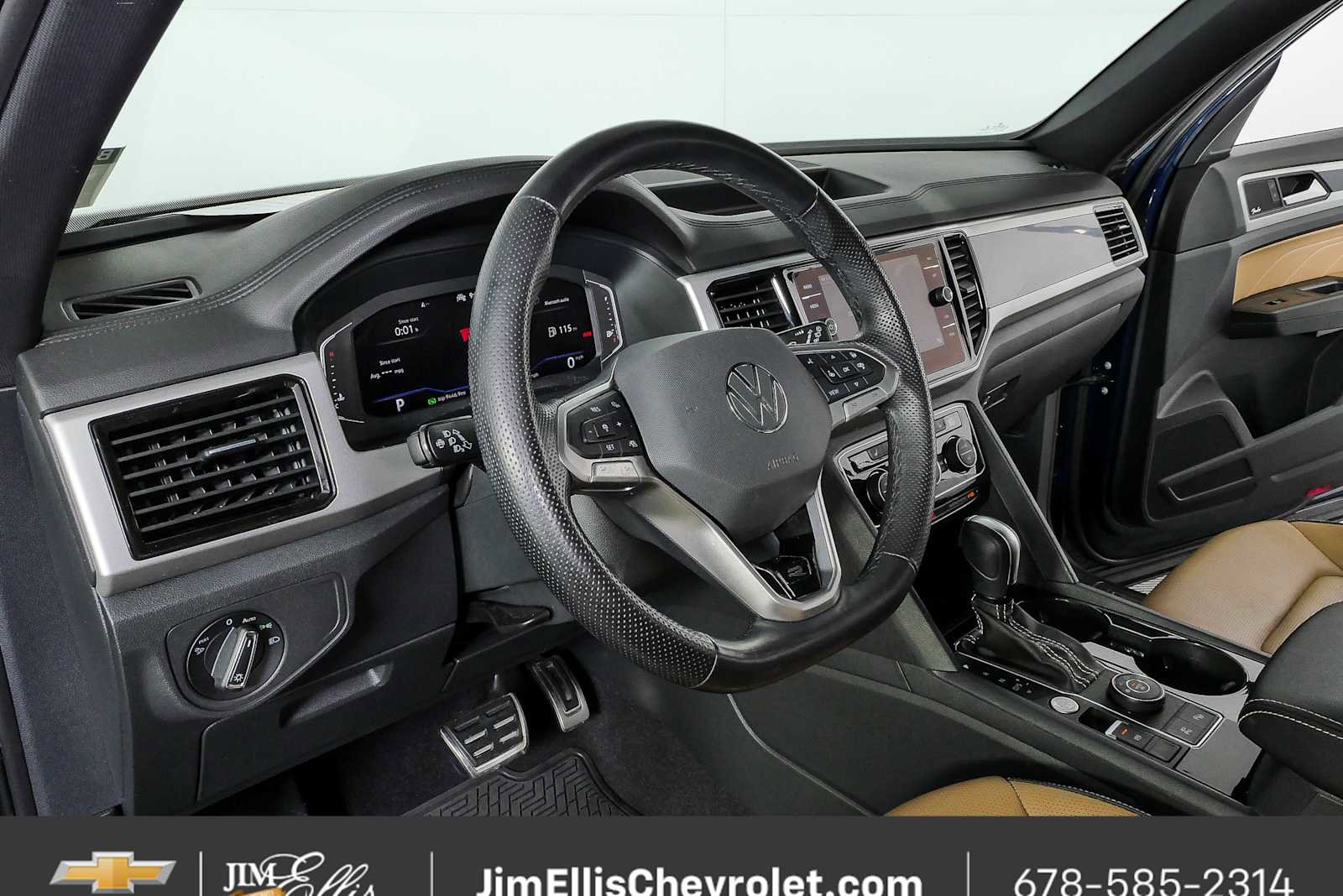 Used 2022 Volkswagen Atlas Cross Sport SEL Premium R-Line AWD/4WD image 4