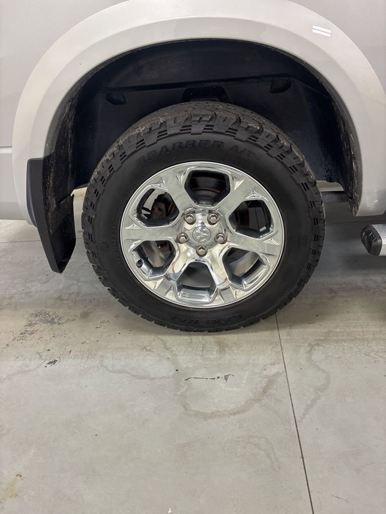 Used 2018 RAM 1500 Laramie w/ Convenience Group AWD/4WD image 32
