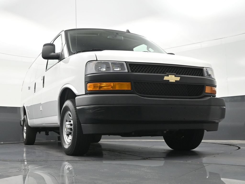 Used 2022 Chevrolet Express 2500 w/ Driver Convenience Package RWD image 30