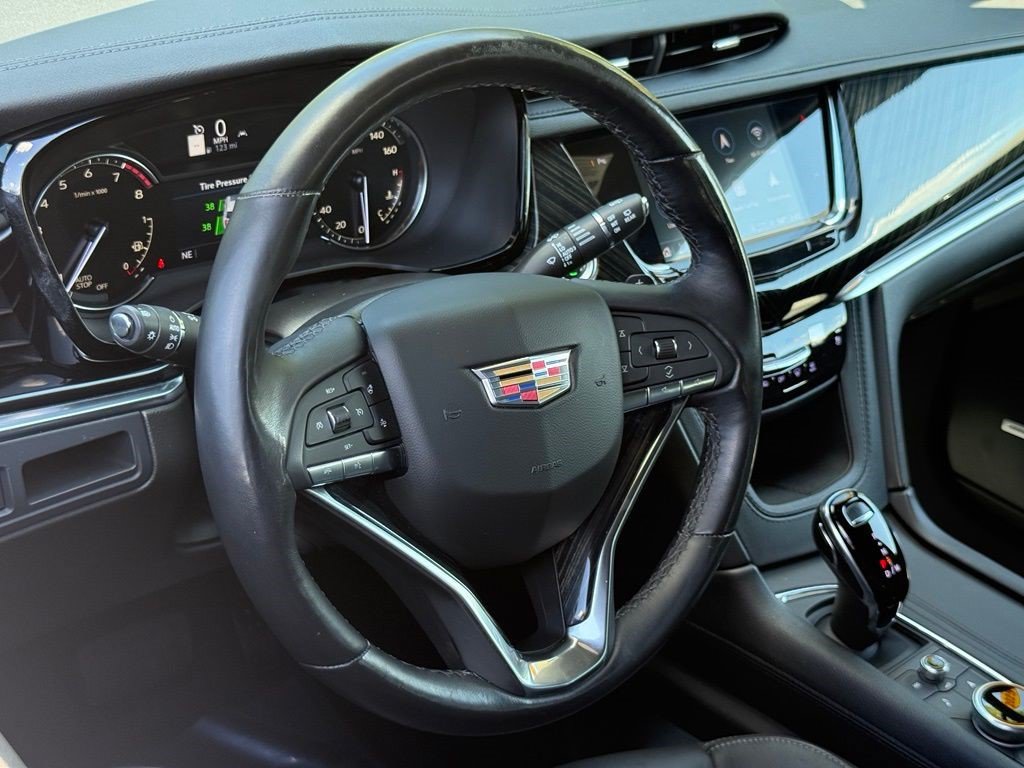 Certified 2025 Cadillac XT6 Premium Luxury FWD image 16