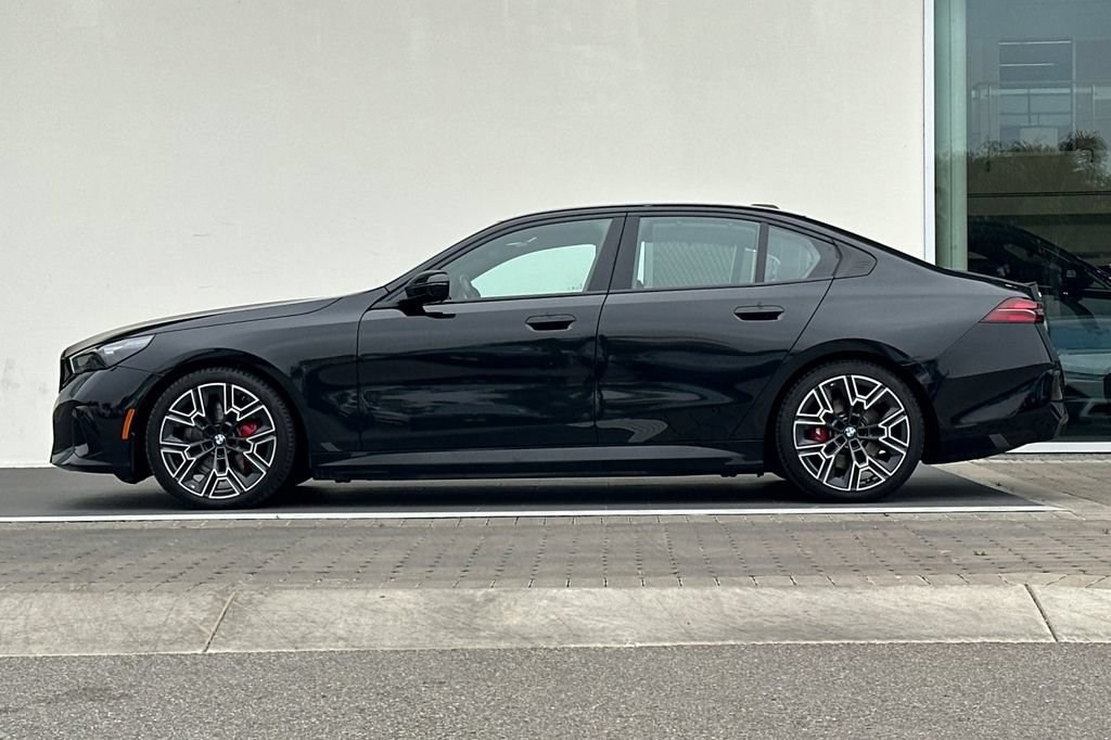 Used 2024 BMW i5 eDrive40i w/ Executive Package RWD image 6