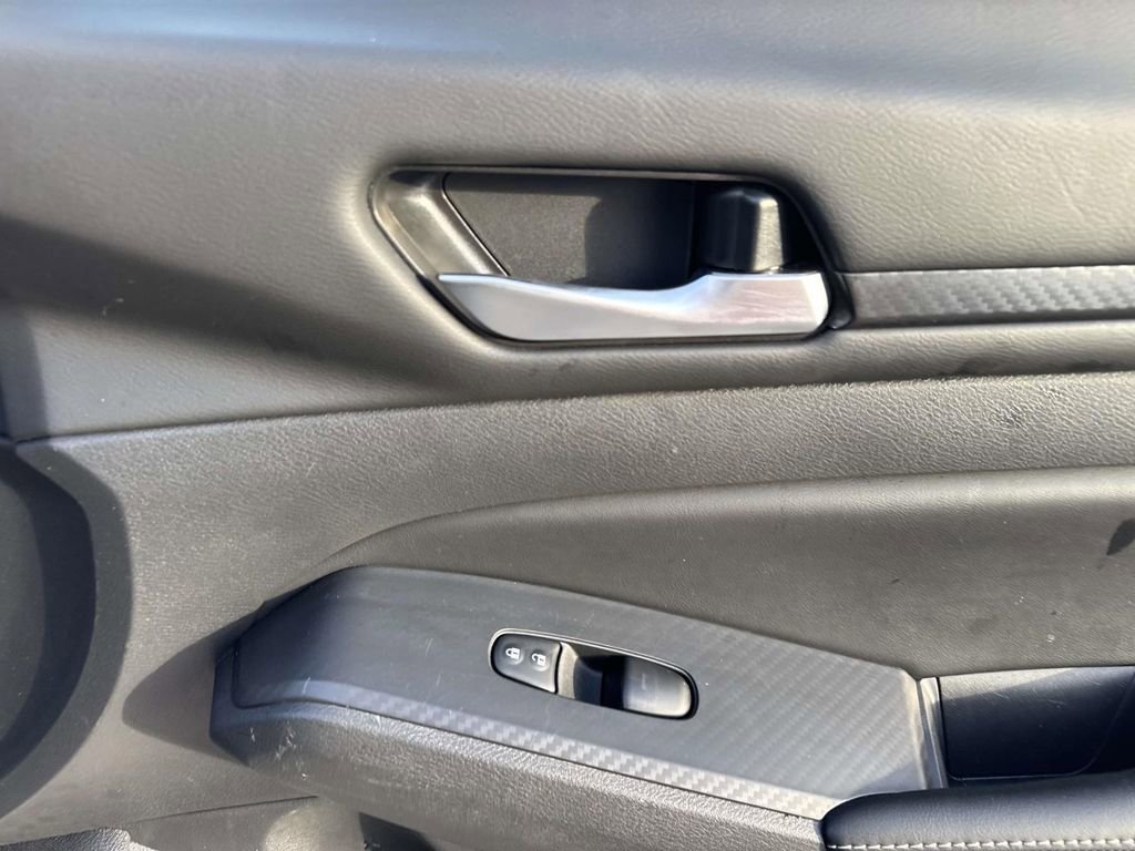 Used 2025 Nissan Altima 2.5 SV image 15