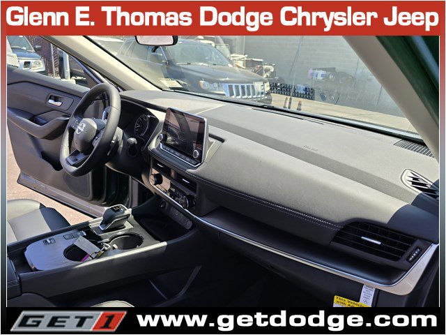 Used 2026 Nissan Rogue SV w/ SV Premium Package FWD image 31