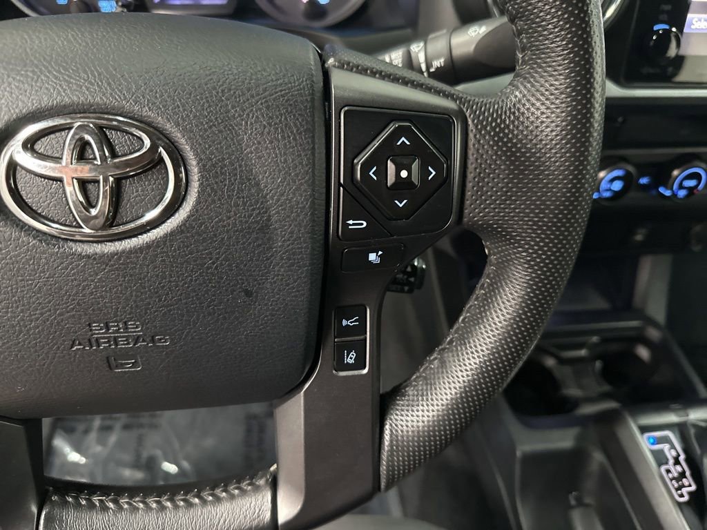 Used 2018 Toyota Tacoma SR5 AWD/4WD image 16