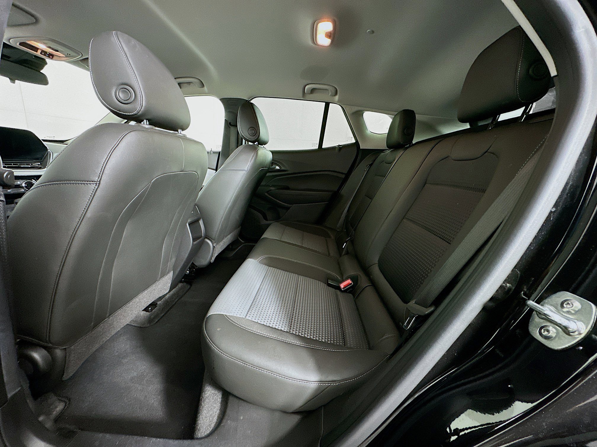 Used 2025 Chevrolet Trax LT image 26