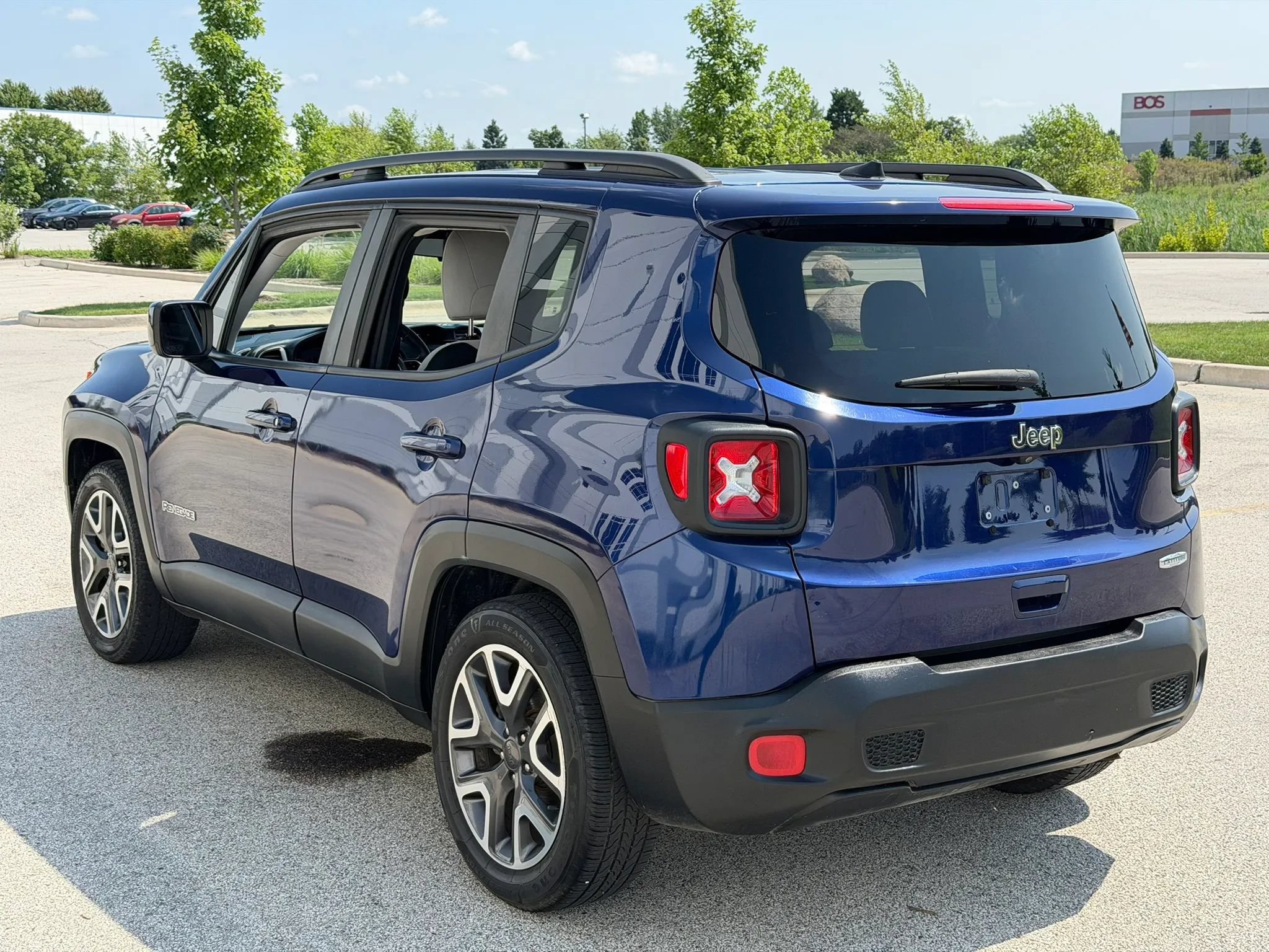 Used 2018 Jeep Renegade Latitude FWD image 7