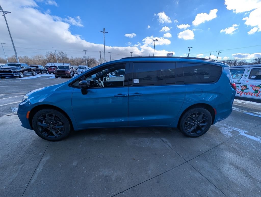 New 2026 Chrysler Pacifica Select w/ S Appearance Package AWD/4WD image 8