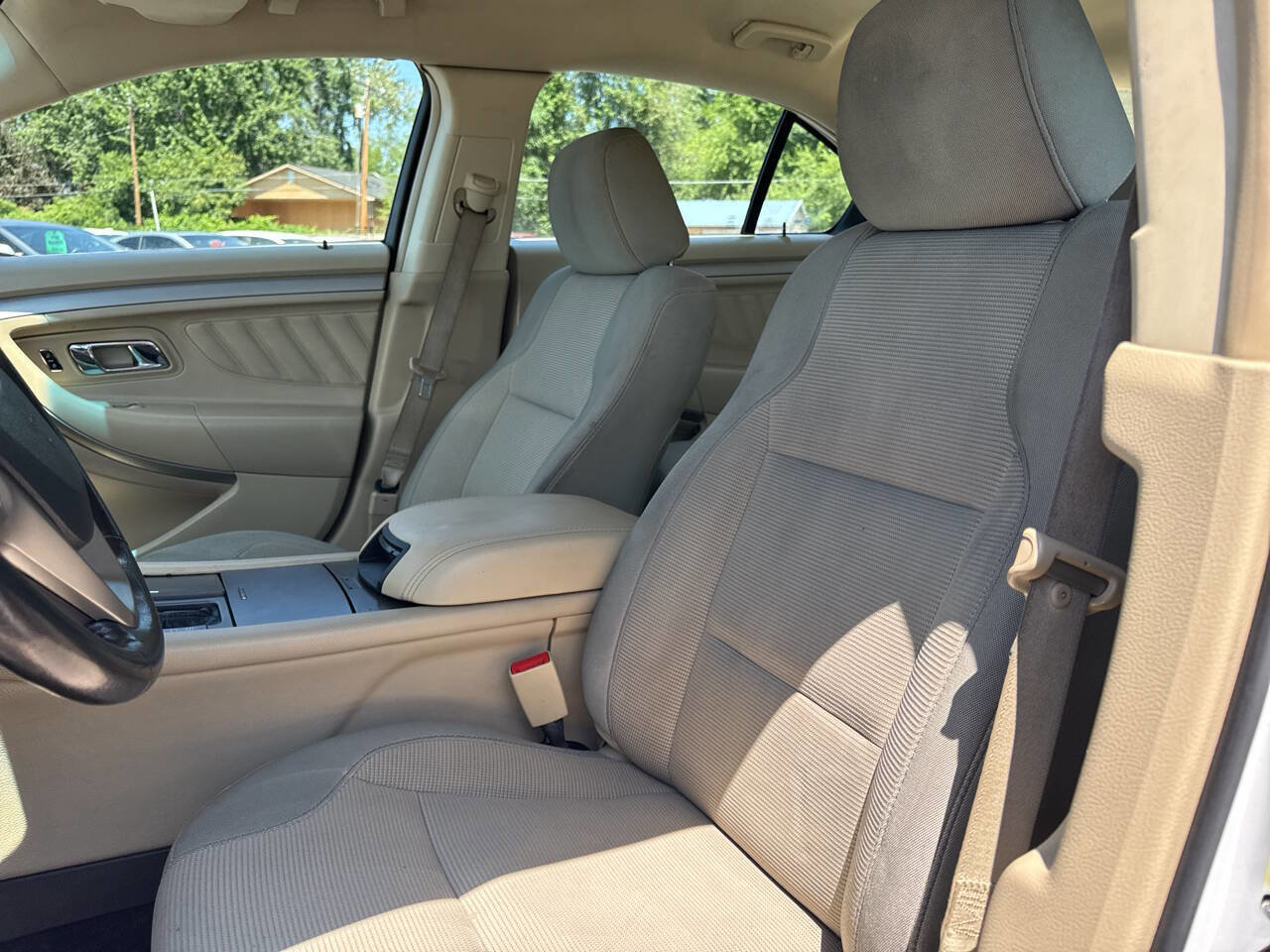 Used 2017 Ford Taurus SEL image 10