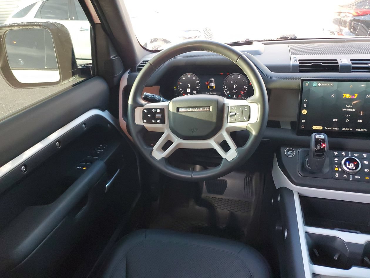 Used 2025 Land Rover Defender 110 X-Dynamic SE AWD/4WD image 13