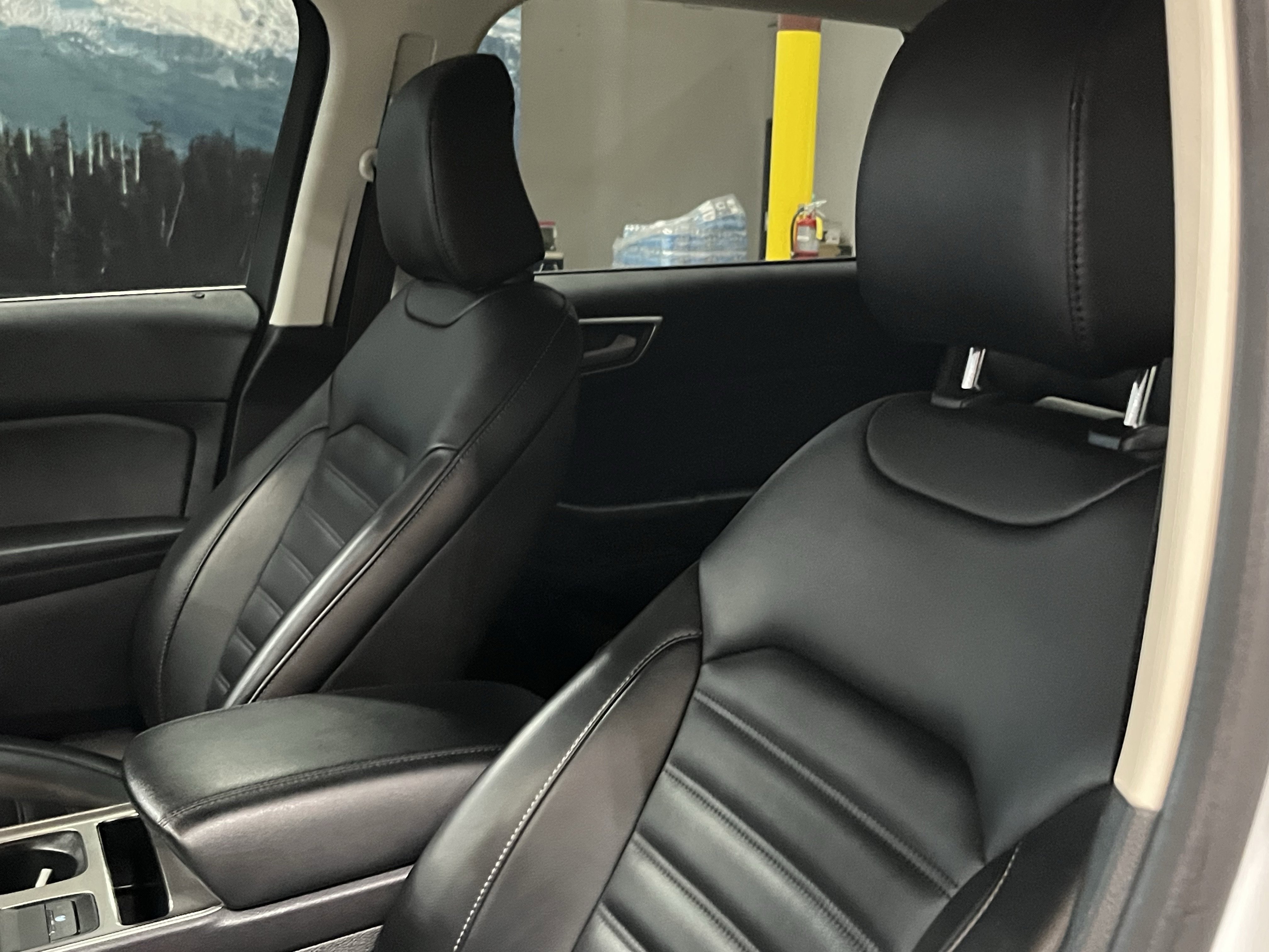 Used 2024 Ford Edge SEL image 17