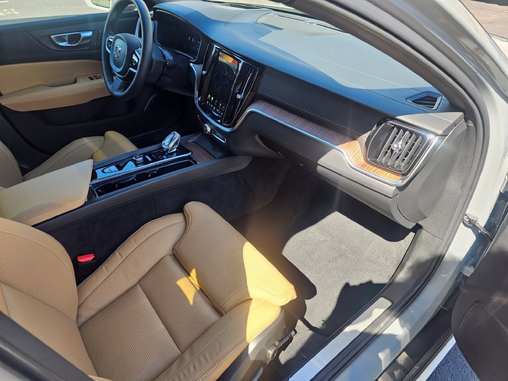 Certified 2025 Volvo V60 B5 Cross Country Ultra AWD/4WD image 35