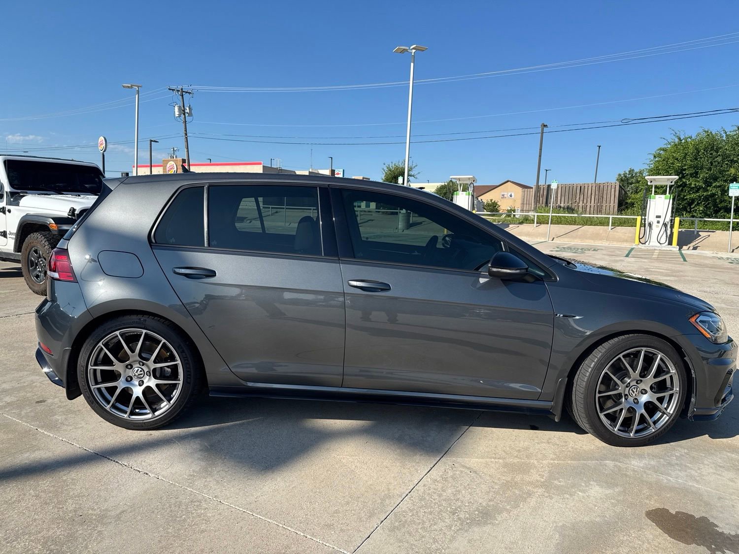 Used 2019 Volkswagen Golf R 4-Door AWD/4WD image 2