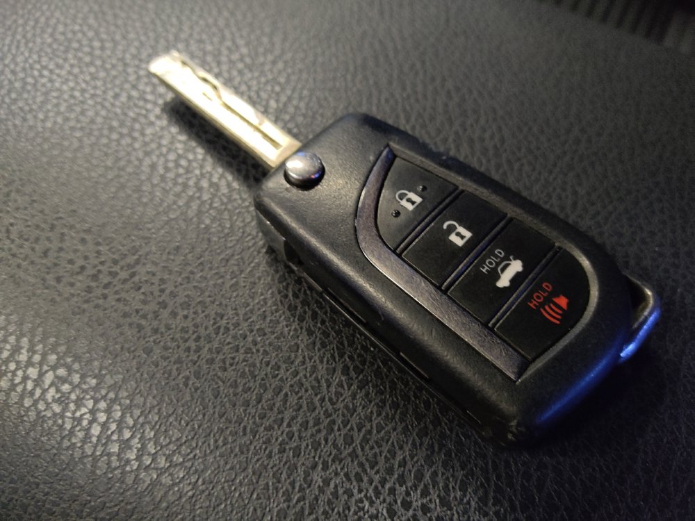 Used 2021 Toyota Camry SE w/ Carpet Mat Package (TMS) FWD image 32