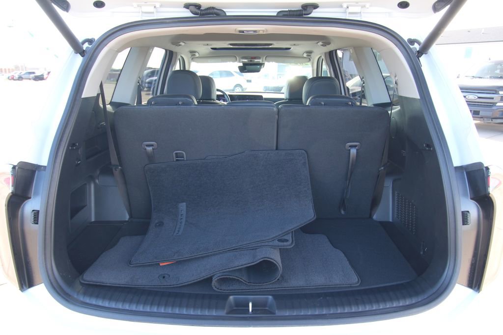 Used 2024 Kia Telluride EX w/ EX Captain's Chair Package image 15