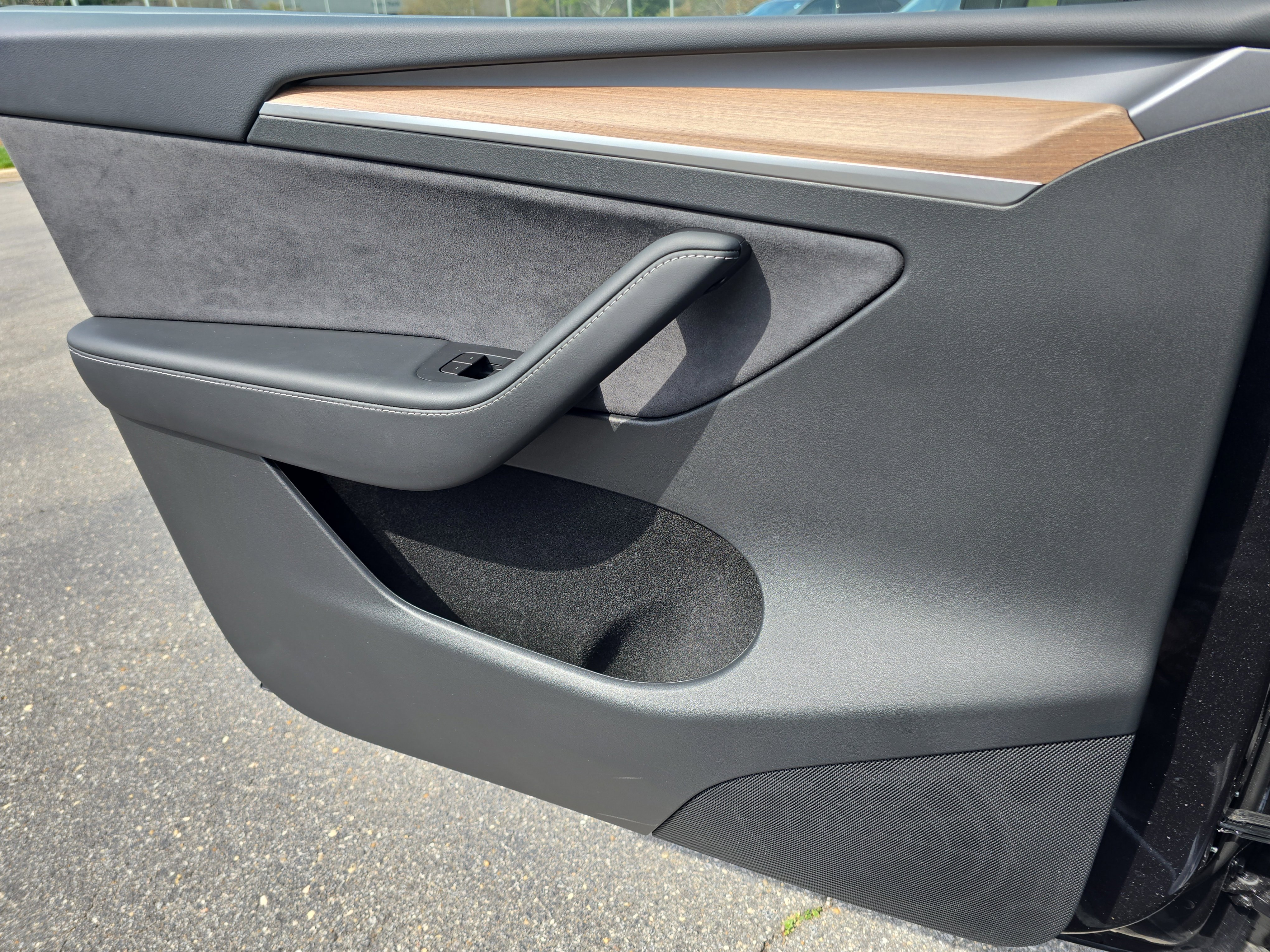 Used 2025 Tesla Model Y Long Range image 25