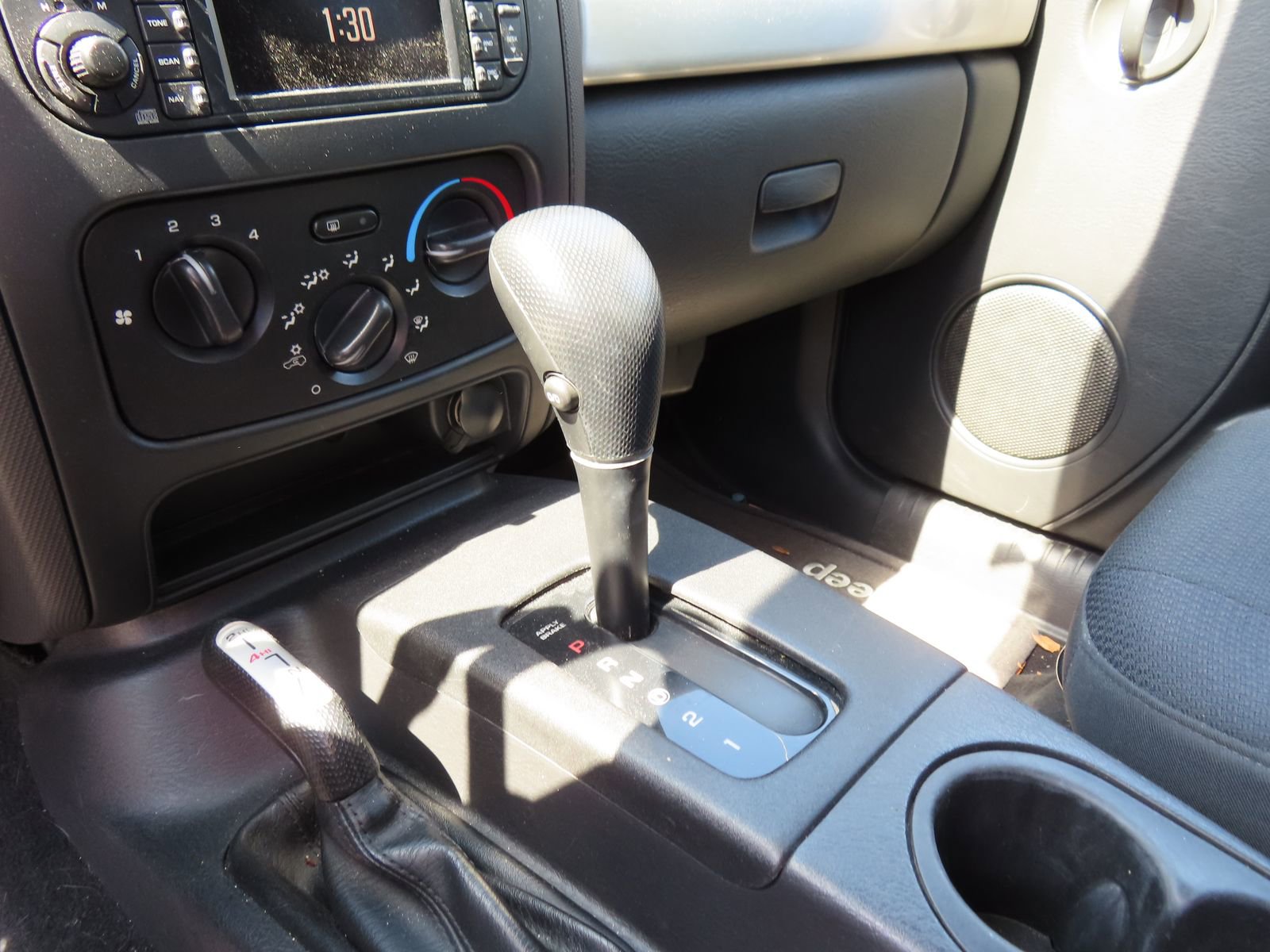 Used 2003 Jeep Liberty Renegade AWD/4WD image 27