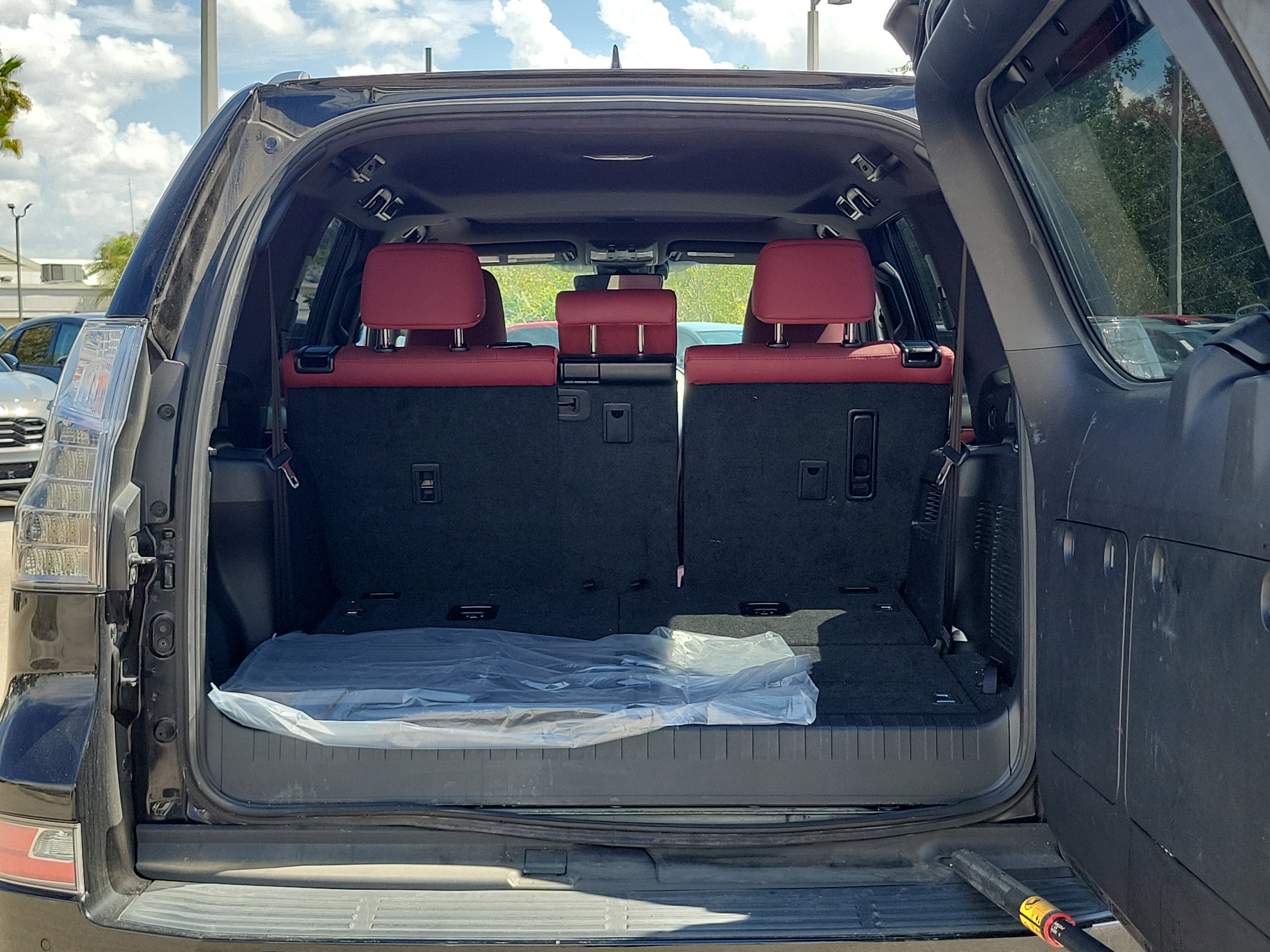 Used 2021 Lexus GX 460 Premium w/ Premium Package image 8