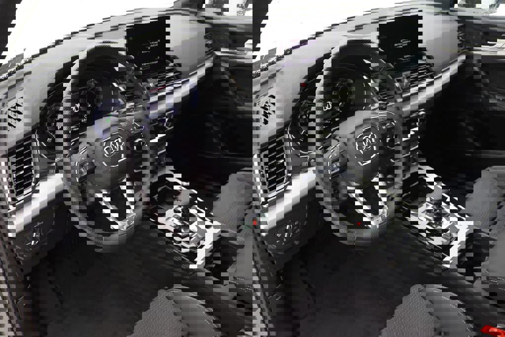 Used 2024 Audi Q5 e Premium Plus w/ Premium Plus Package image 12