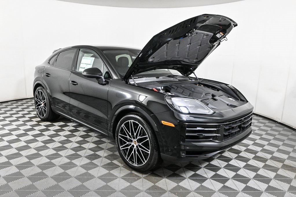 Certified 2025 Porsche Cayenne Coupe image 37