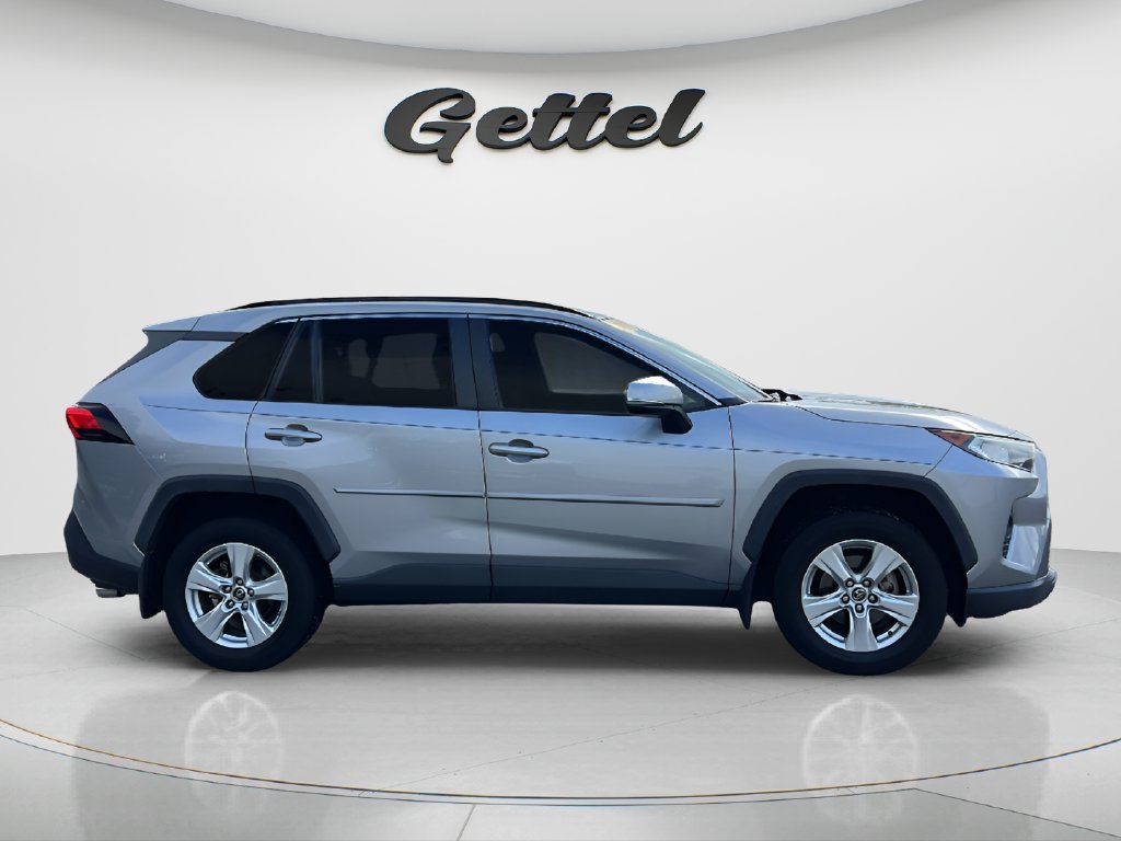 Used 2019 Toyota RAV4 XLE w/ Convenience Package FWD image 4