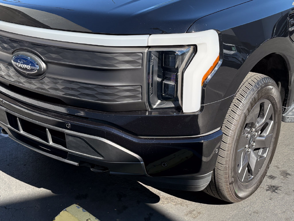Used 2022 Ford F150 Lightning Lariat w/ Equipment Group 511A High AWD/4WD image 23