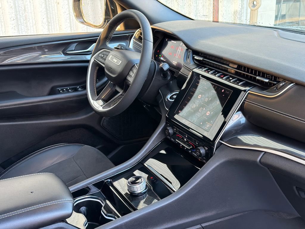 Used 2023 Jeep Grand Cherokee Altitude image 9