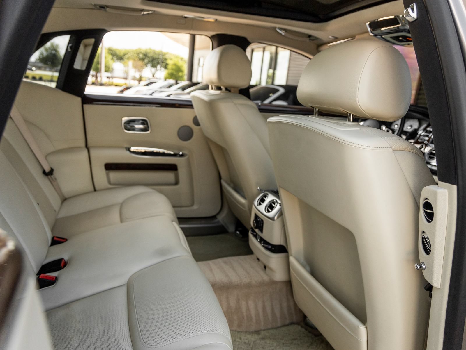 Used 2015 Rolls-Royce Ghost RWD image 45
