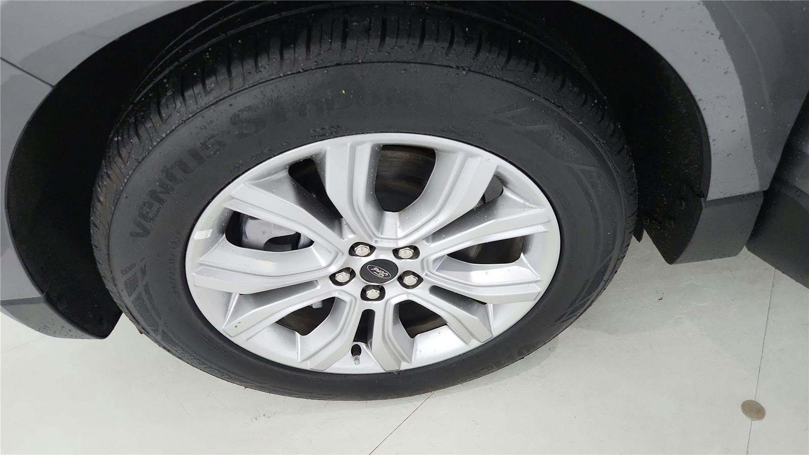 Used 2024 Ford Edge Titanium AWD/4WD image 17