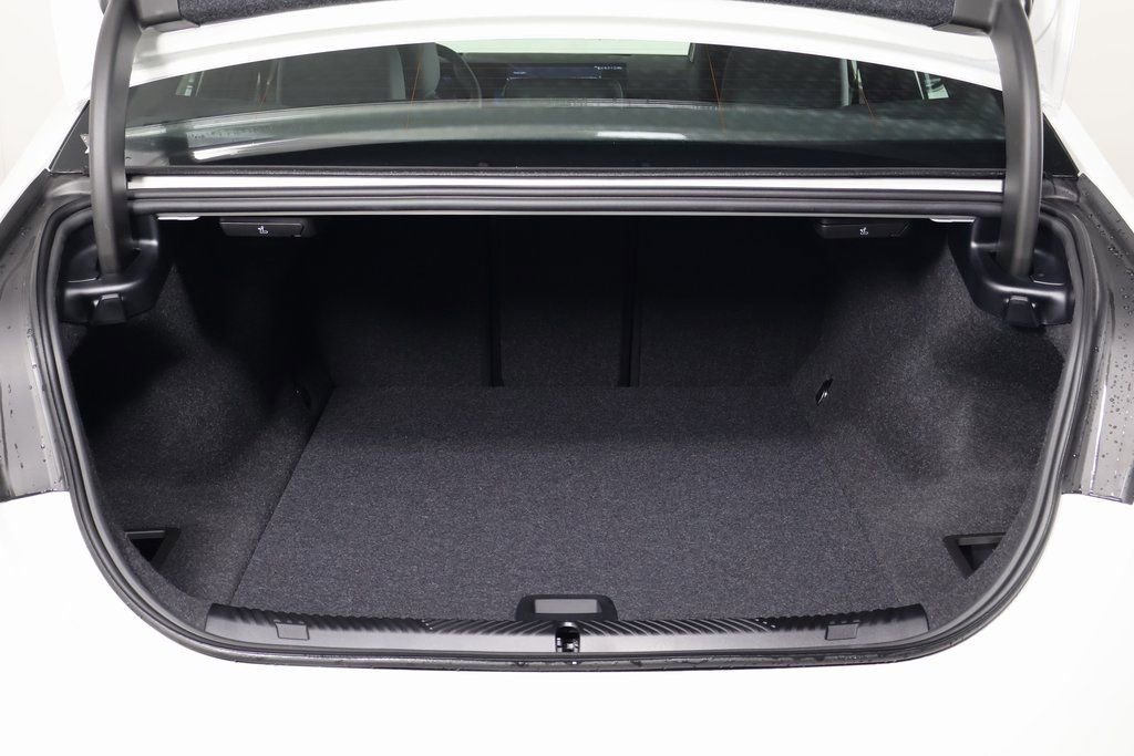 New 2026 BMW i5 eDrive40 w/ Premium Package image 8