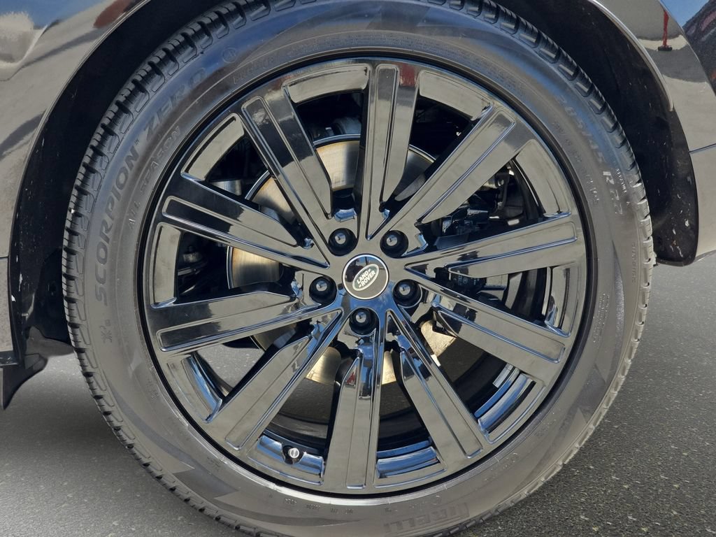 Certified 2025 Land Rover Range Rover Long Wheelbase SE AWD/4WD image 36