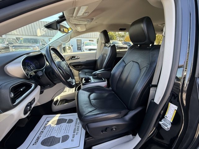 Certified 2021 Chrysler Pacifica Touring-L image 14