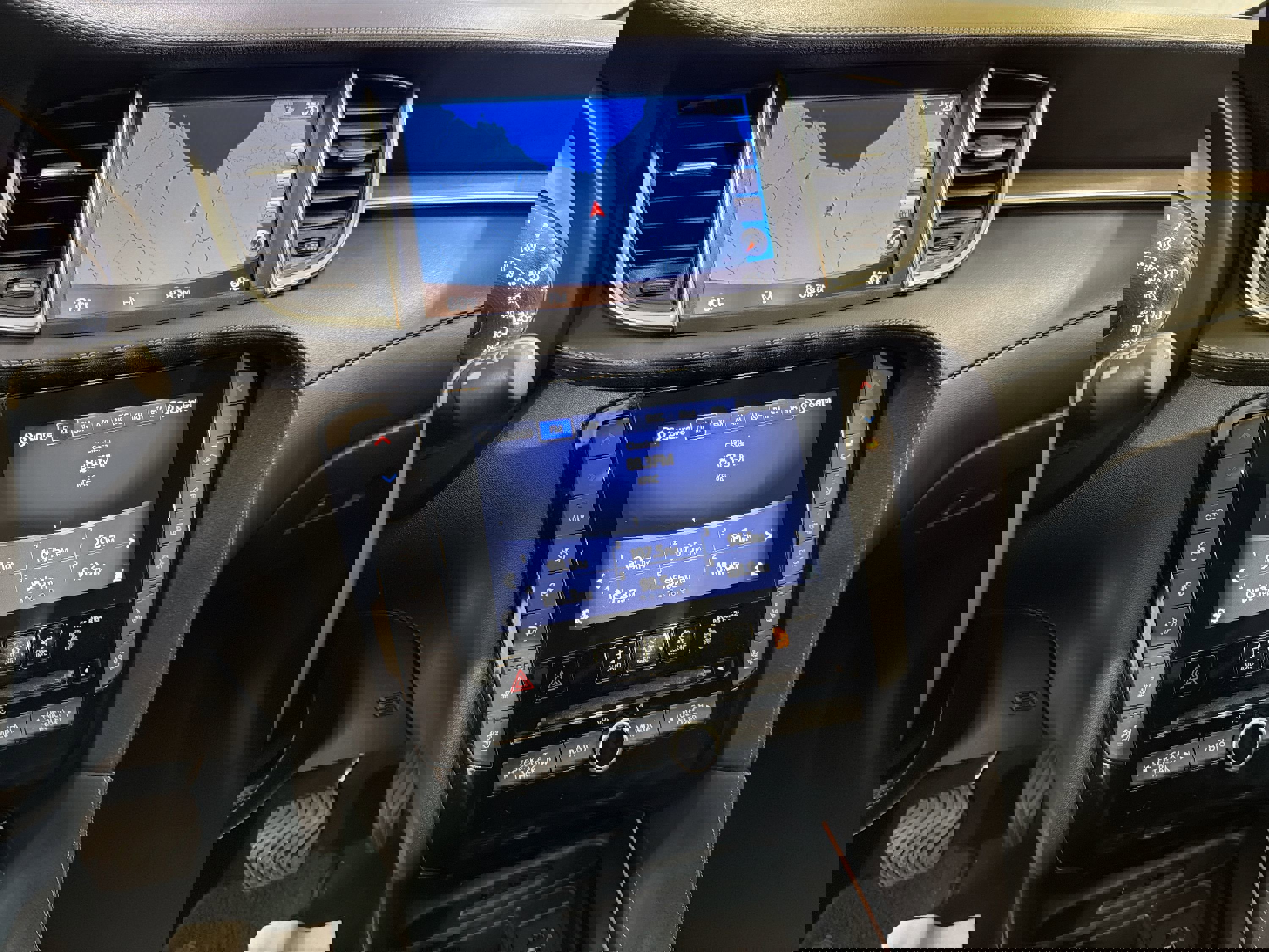 Used 2019 INFINITI QX50 Essential w/ Sensory Package FWD image 19