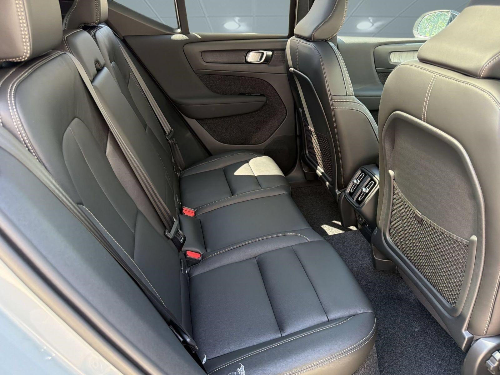 New 2026 Volvo XC40 B5 Core w/ Climate Package AWD/4WD image 30
