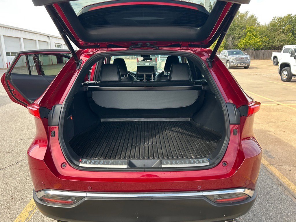 Used 2022 Toyota Venza XLE image 14