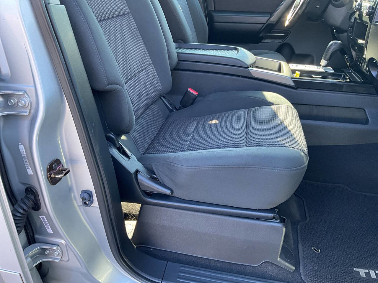 Used 2013 Nissan Titan SV w/ SV Premium Utility Pkg image 16
