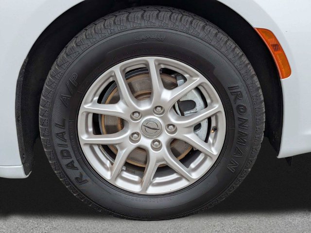 Used 2024 Chrysler Pacifica Touring-L FWD image 11