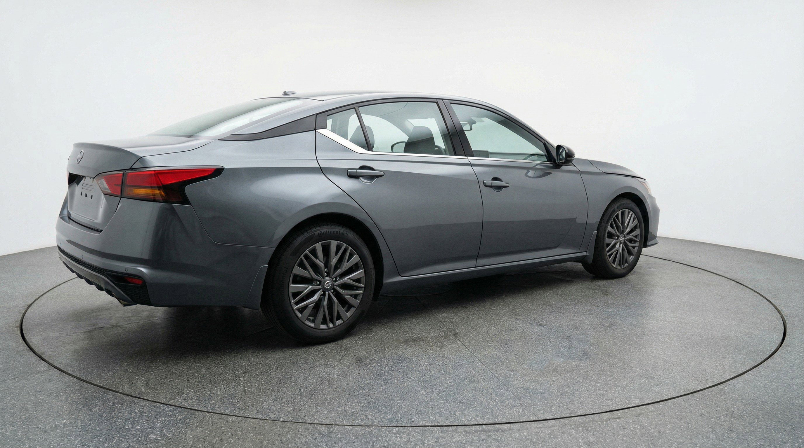 Used 2025 Nissan Altima 2.5 SV image 9