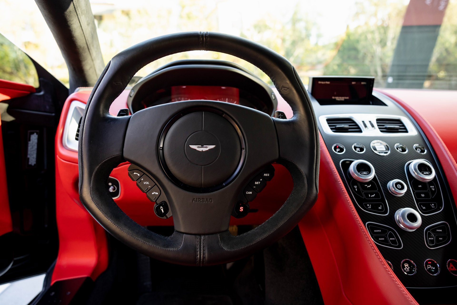 Used 2014 Aston Martin Vanquish Coupe image 21