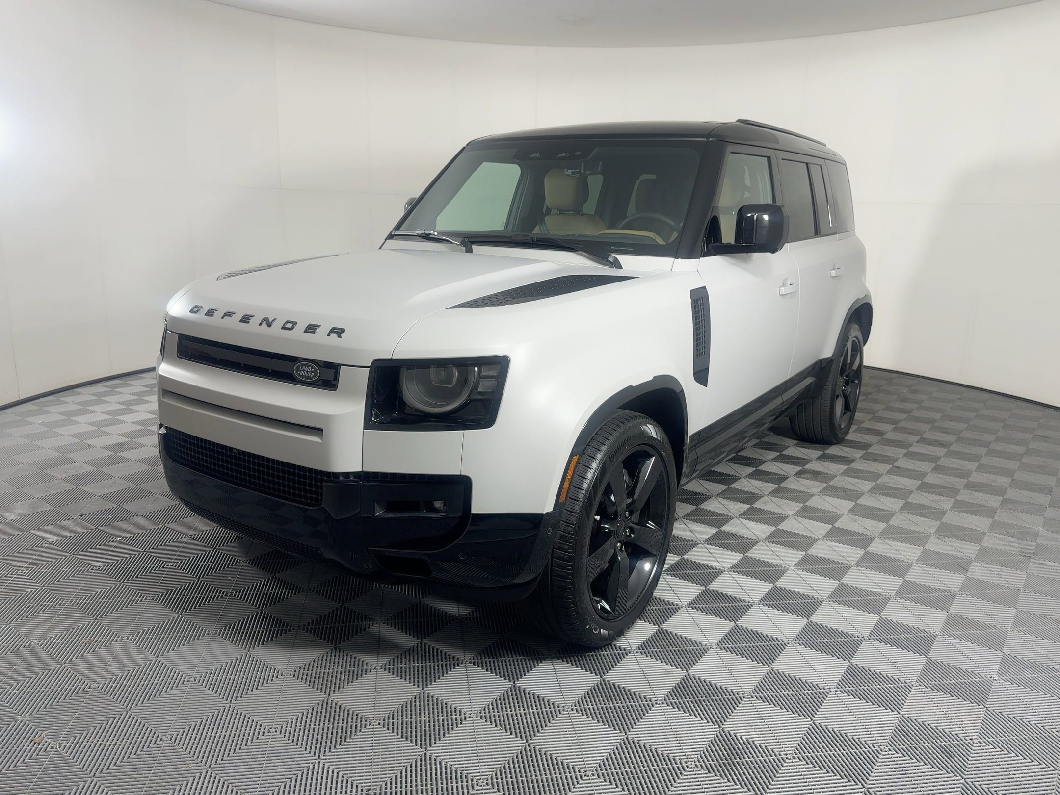 New 2026 Land Rover Defender 110 X-Dynamic SE image 1