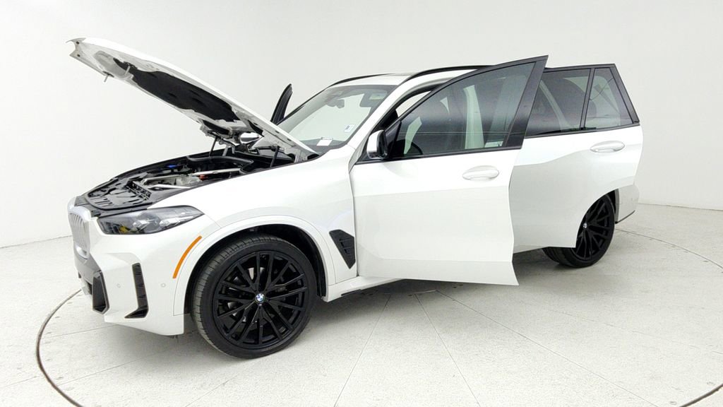 Used 2024 BMW X5 xDrive40i w/ M Sport Package image 11