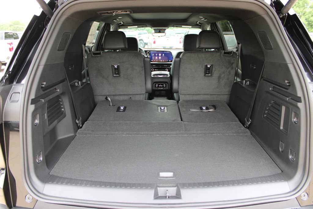 New 2027 Chevrolet Traverse Z71 w/ Enhanced Driving Package AWD/4WD image 40
