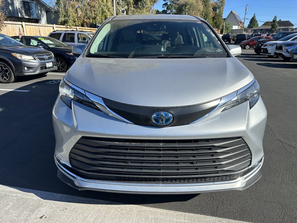 Certified 2024 Toyota Sienna XLE image 6